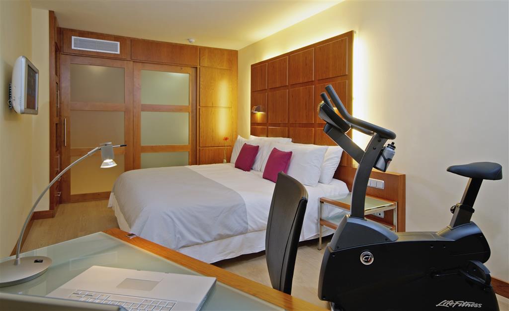 ปอร์ต อซาฟาตา บาเลนเซีย Hotel มานิเซส ภายนอก รูปภาพ