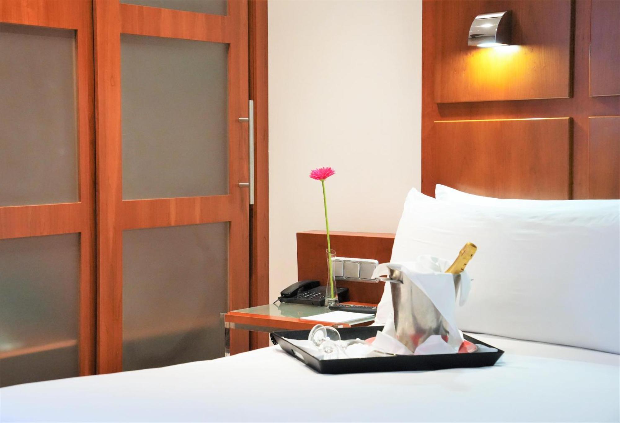 ปอร์ต อซาฟาตา บาเลนเซีย Hotel มานิเซส ภายนอก รูปภาพ