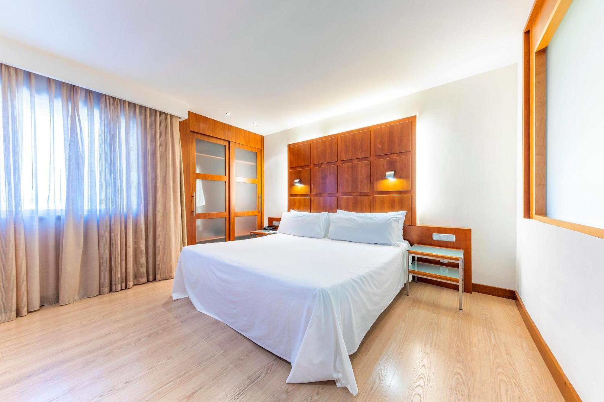 ปอร์ต อซาฟาตา บาเลนเซีย Hotel มานิเซส ภายนอก รูปภาพ